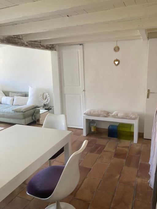 Charmant Deux Pieces Dans Le Quartier Du Port Nizza Exterior foto