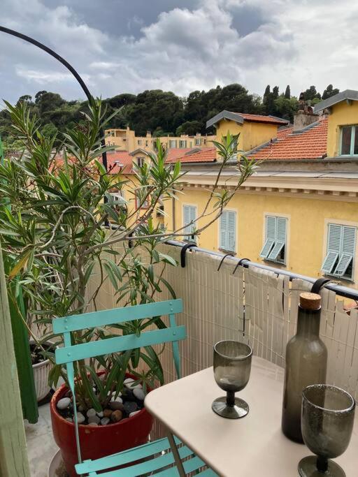 Charmant Deux Pieces Dans Le Quartier Du Port Nizza Exterior foto